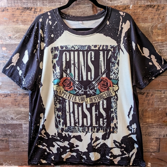 Rock Tee Tops - NWT Guns & Roses Black/White Rock Tee